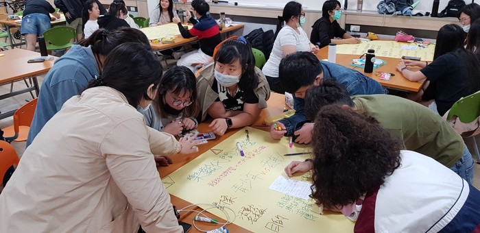 代間學習透過小組討論設計活動
